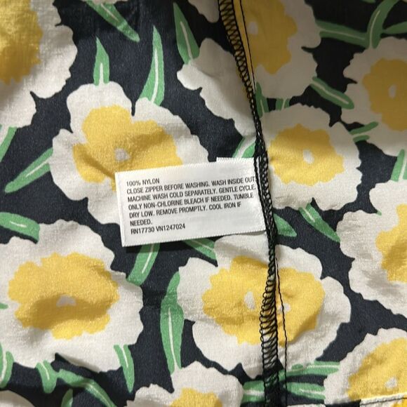 DVF x Target XL Nylon Packable Yellow Poppy Short Sleeve Hooded Utility Vest - Picture 16 of 16